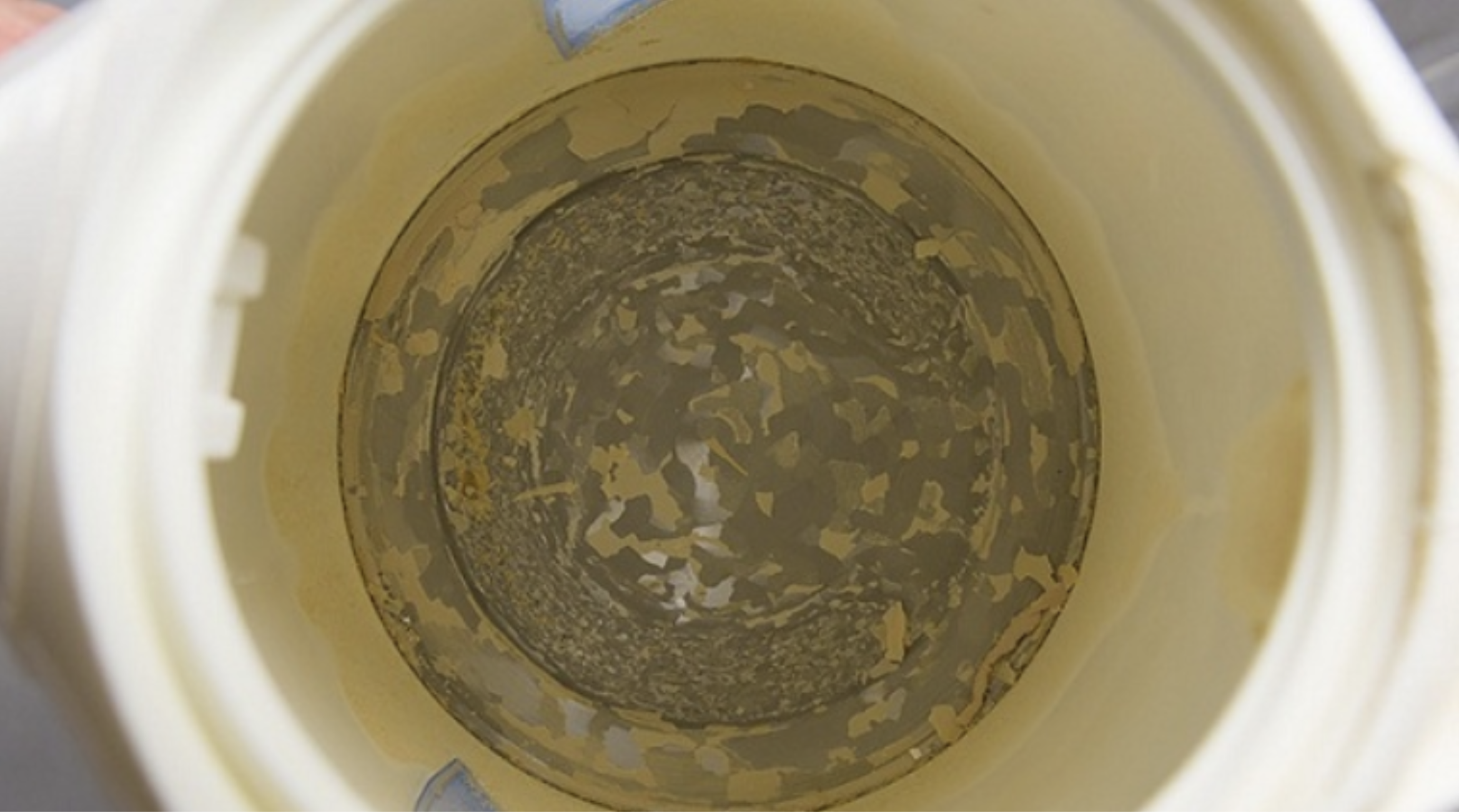 Cặn canxi là gì? Tại sao bình đun nước bị cặn canxi?